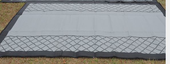 Reversible black and grey camping mat