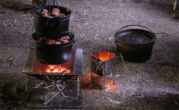 10 inch camp oven with bag , gloves and books, OzWit